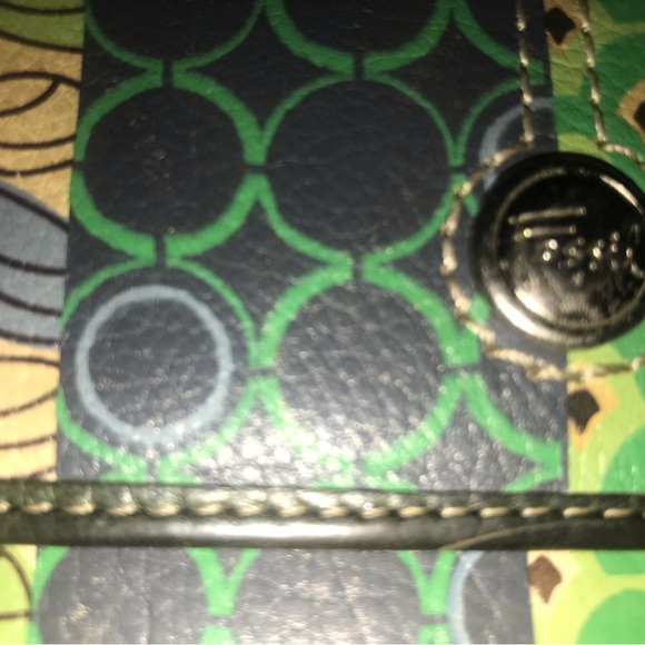 Fossil Green Print Wallet - Picture 4 of 10